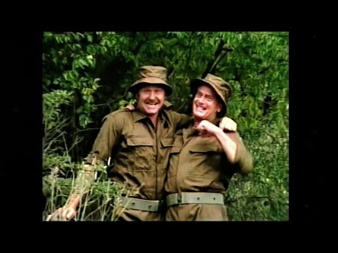 Leon Schuster en Gé Korsten - Dis lekker innie army (Video)