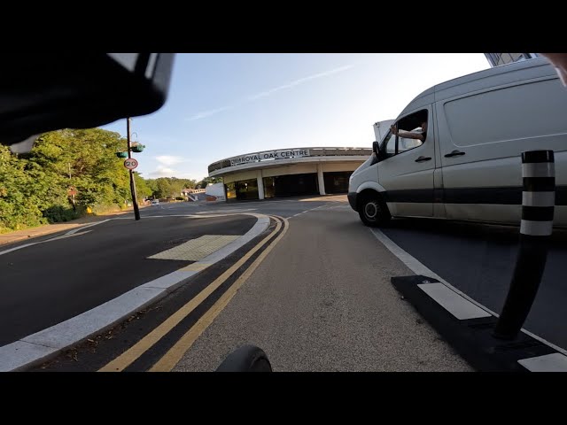 KM62KHV - Turns across the cycle lane