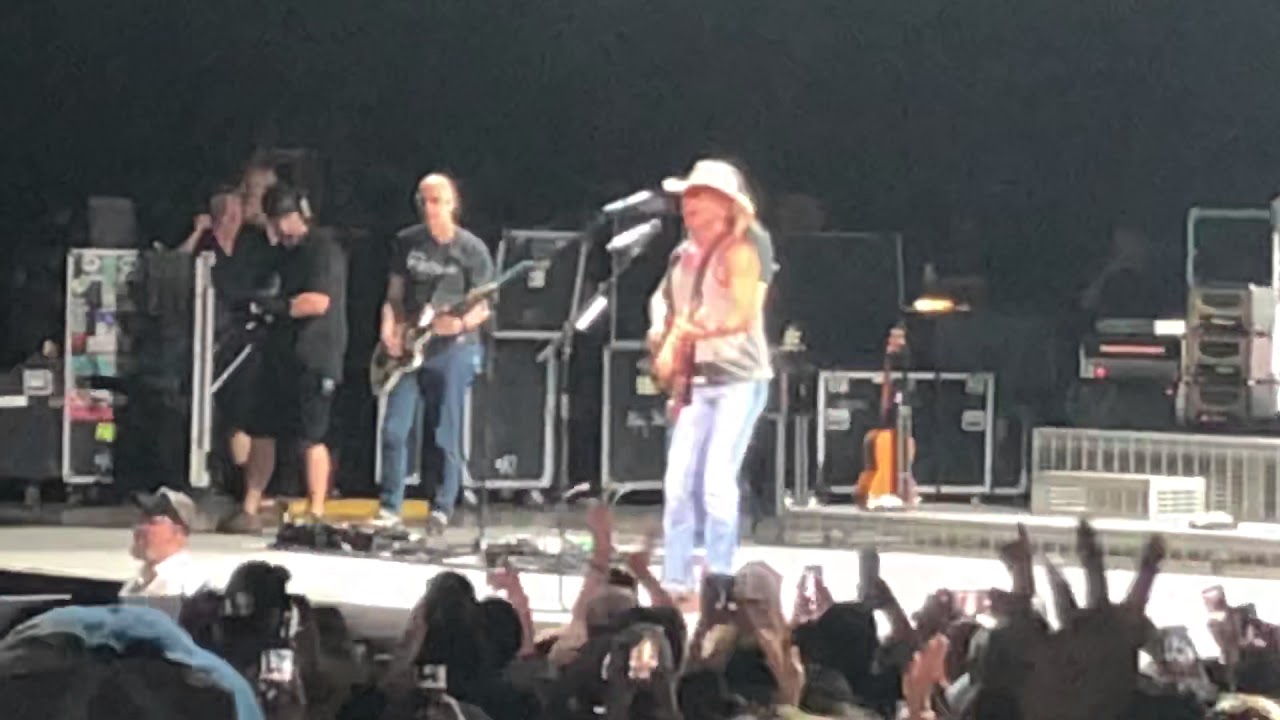 Kenny Chesney Beer in Mexico (Live, Charotte, 5.11.18) YouTube