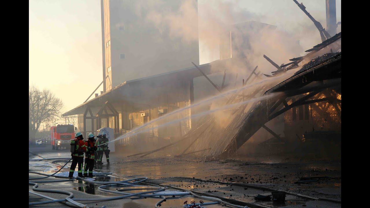 Großbrand / Lagerhaus in Vollbrand - Neuenstein [Großalarm/Löschen auf Bahngleisen]