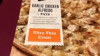 Garlic Chicken Alfredo Pizza  Thin Crust 910 You Know The Rules pizza superbowl frozenpizza