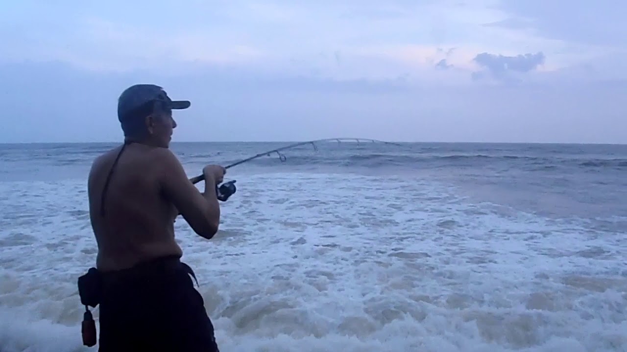 COOOOOOONTAAAAAAAACT!! SURF FISHING WILD LUNKER SNOOK IN EL SALVADOR