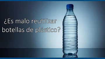 ¿Por qué no se deben rellenar las botellas de agua de plástico?