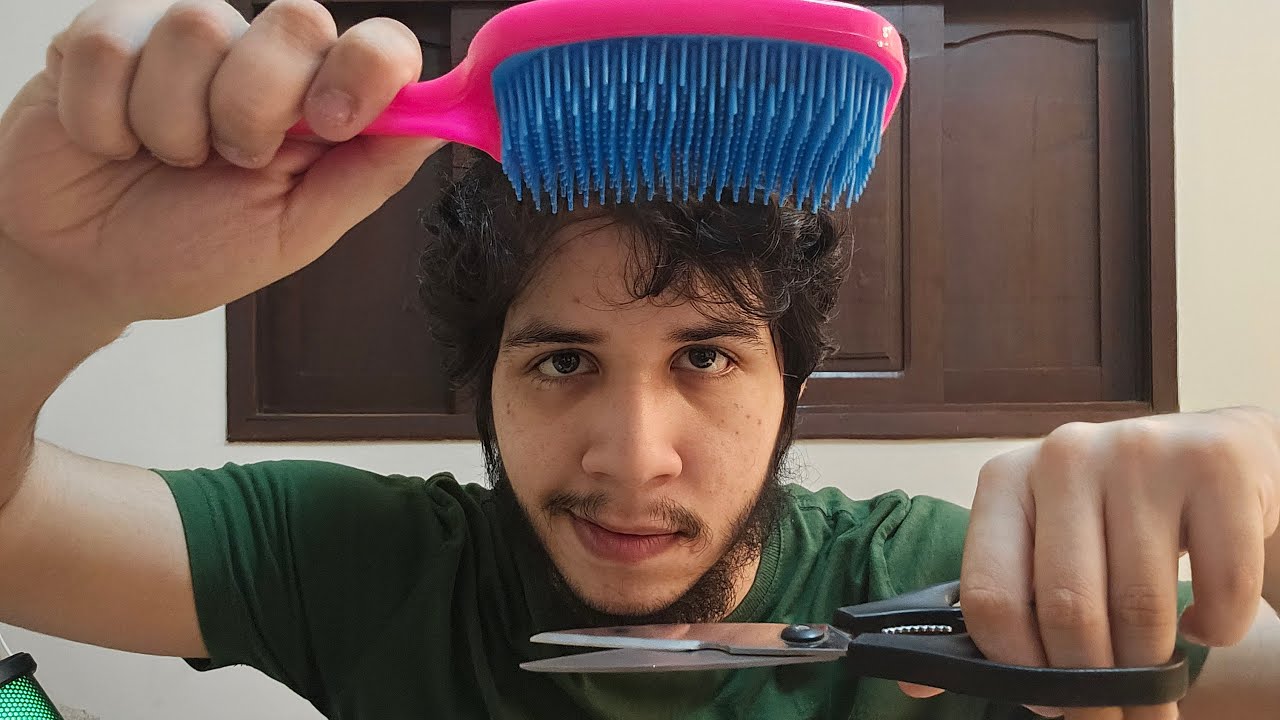 ASMR ROLEPLAY - cabeleireiro INICIANTE cortando o seu cabelo! (*extremamente relaxante*)