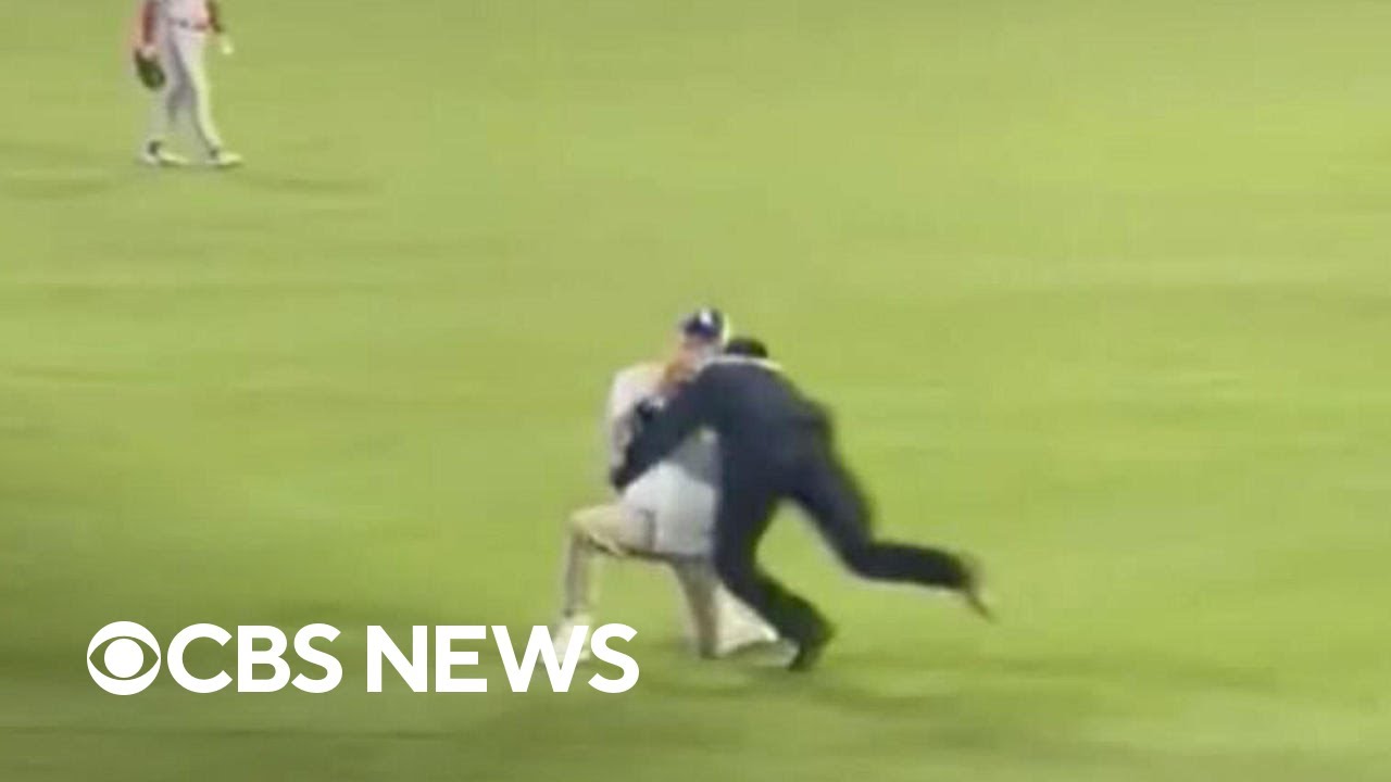 A Dodgers fan took to the outfield to propose to his girlfriend in the ...