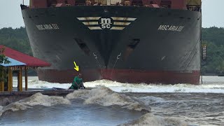💥 Massive Waves When Container Ships Face Each Other – Caught on Camera! ⚠️💥