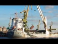 Выгрузка сыпучих из контейнеров. Большой порт Санкт-Петербург