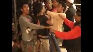 pencak dor tawuran dibawah lanjut di atas ring