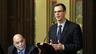 Rep. Jon Hoadley offers amendment to SB 13