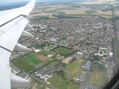 DÃ©collage filmÃ© Ã  bord d'un airbus A340 de la compagnie Air Mauritius Ã  destination de l'Ã®le Maurice. [30/06/2007]