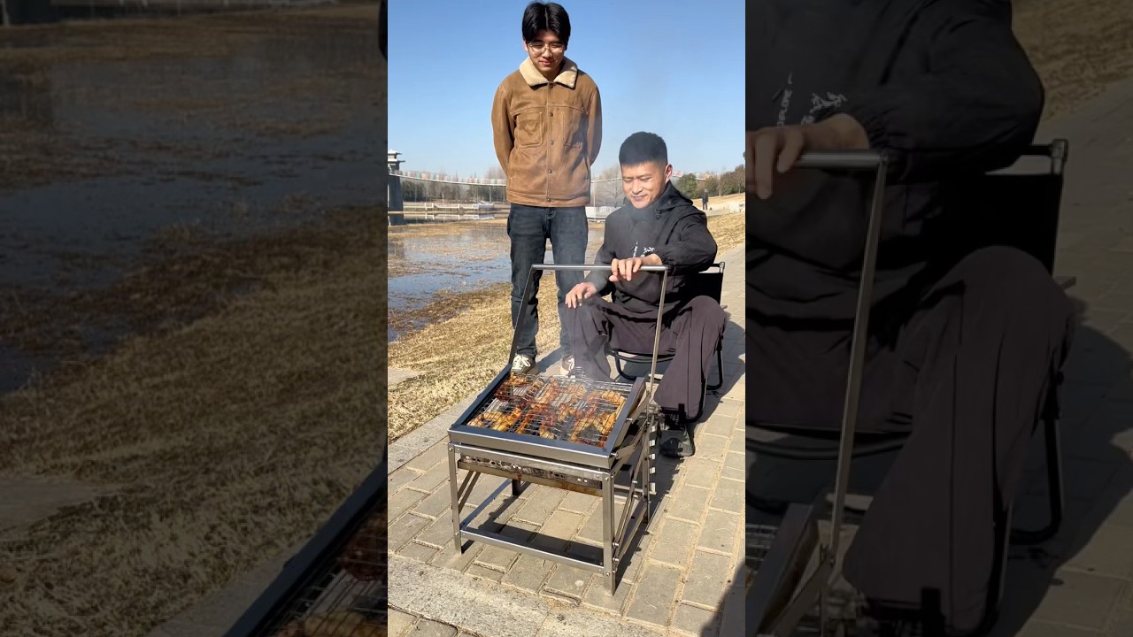 Outdoor camping artifact, new flip barbecue grill! 