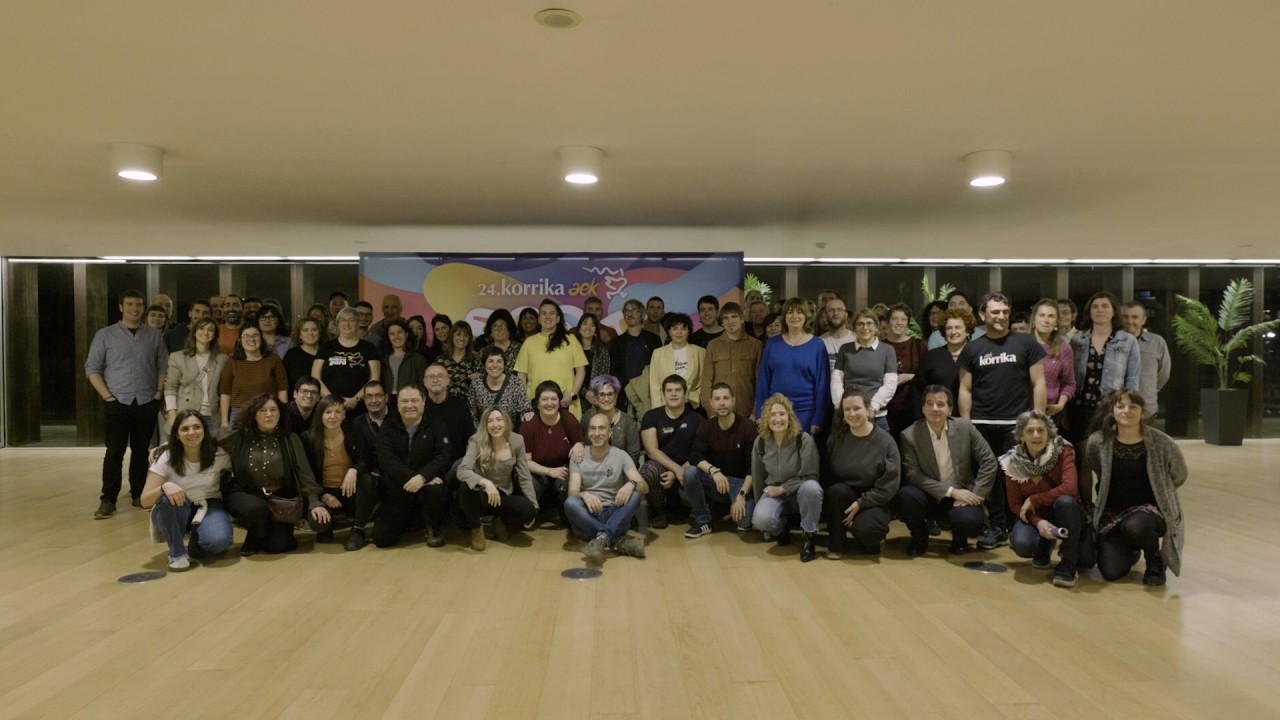 Euskara lehen lerrora ekartzeko aldarria egin du Korrikak Iruñean