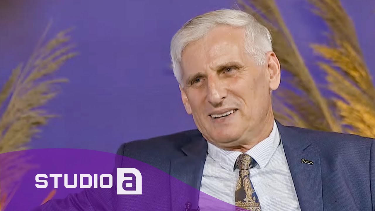 Ky është këngëtari që punon taksist dhe i këndon Albin Kurtit