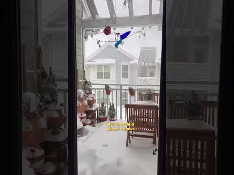 My inner child when it snows 🌨️❄️☃️ snow days are my fave!