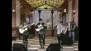 Trio Linha De Frente(Catireiro Com Seu Novo Parceiro) - Milagre Do Milho e Baldrana Macia(1994)
