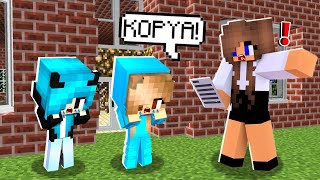 İLAYDA VE YENİ KIZ KARDEŞİM OKULDA KOPYA ÇEKTİ -Minecraft