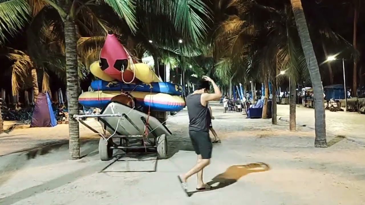 🇹🇭Bangsaen beach at night on Songkran day