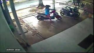 GEMPAR LEHER IBU INI  PUTUS TAPI MASIH HIDUP