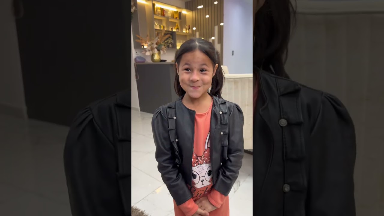 Niña rica le paga a una mujer de la calle para que sea su mamá😱