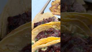 Tacos de Cerdo con Salsa Tatemada de Chile Cascabel 🌮🔥🇲🇽