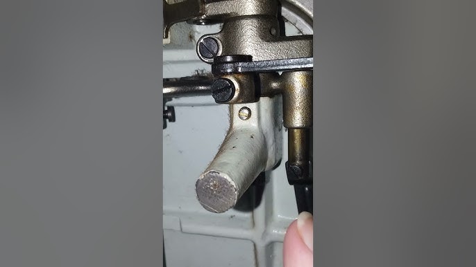 Kenmore 365.16765 feed dog adjustment screw location