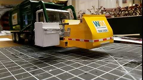Waste Management MR- Front loader with custom curotto can  #picpac #stopmotion