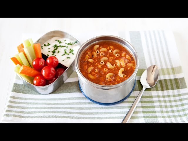 A lunch box that stores hot and cold food at the same time.