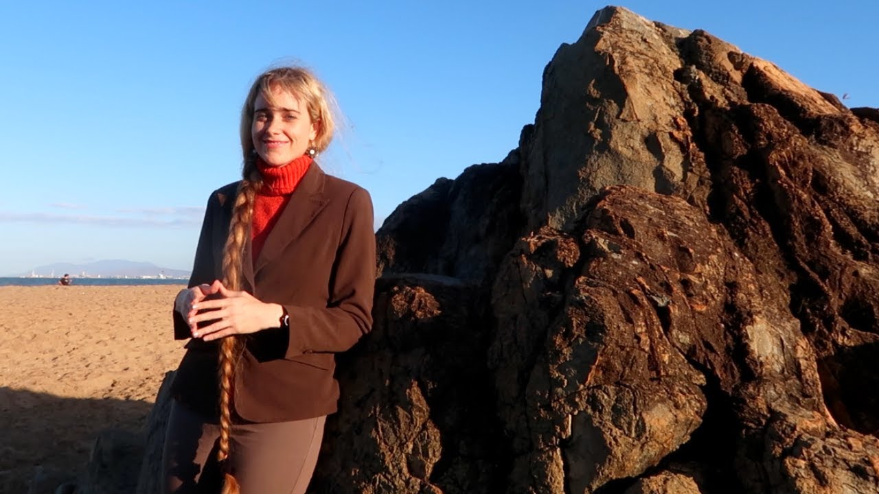 Explaining modern astrophysics Carl Sagan style