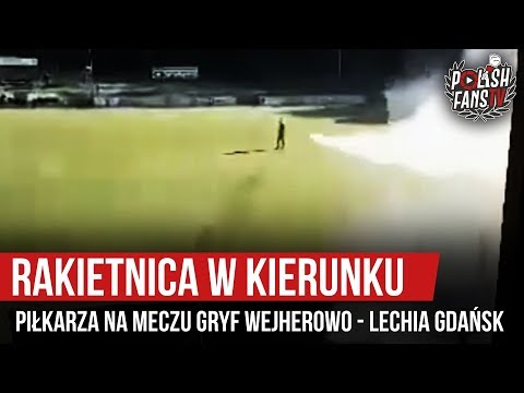 Rakietnica w kierunku piłkarza na meczu Gryf Wejherowo - Lechia Gdańsk (24.09.2019 r.)