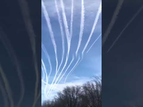 Астрахань! След от пуска крылатых ракет предположительно ракетоносцами Ту-95 по Украине 31.12.2022!