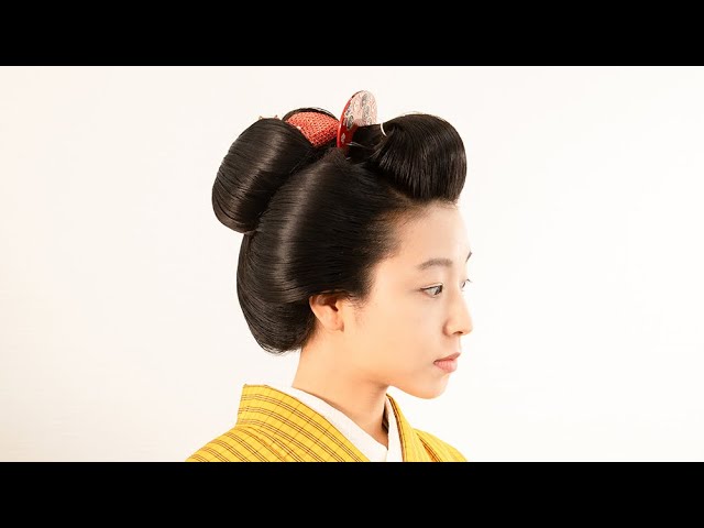 日本髪結い上げ-桃割れ- 知名塾日本髪教室 - YouTube
