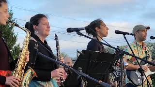 Actuación de grupo GUAYABA en la Camaronada 2024 en Barra de Valizas, Rocha, Uruguay