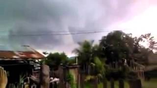 dahsatya topan tornado