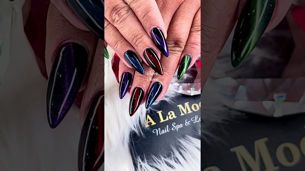 A La Mode Nail Spa & Lounge 