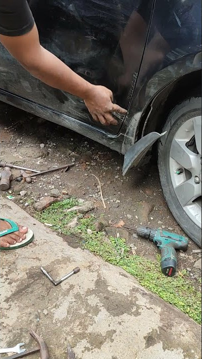 PINTU MOBIL PENYOK AKIBAT NYEREMPET PAGAR