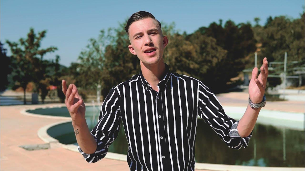 Semiz ayollar fotosuratlarda mushuklarini korsatishadi Suniy sperma va lesbiyanlar