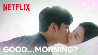 Kim Soo-hyun not-so-good-morning morning kiss | Queen of Tears Ep 2 | Netflix [ENG SUB] screenshot 4