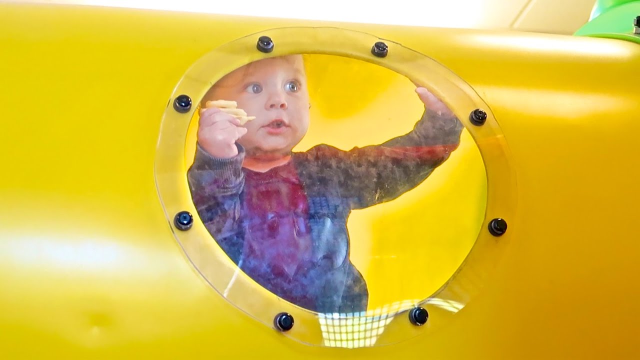 canon definicion BABY HIDES IN PLAYGROUND!