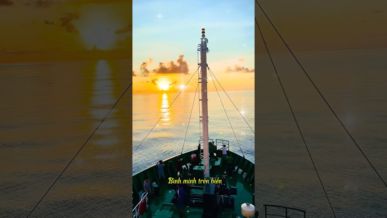 B&igrave;nh minh tr&ecirc;n biển | Sunrise at Sea