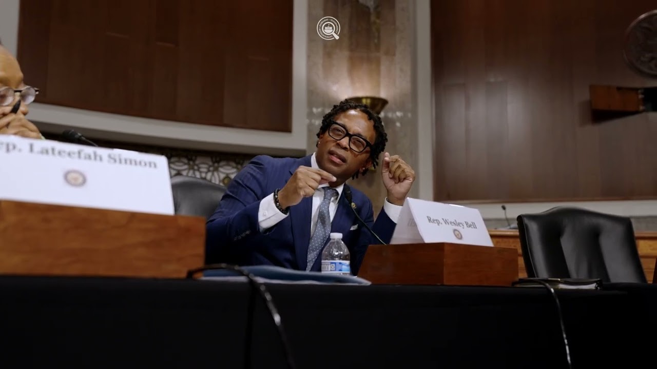 Член палаты представителей Уэсли Белл (от 1-го округа штата Миссури) выступает на слушаниях: Изуч...