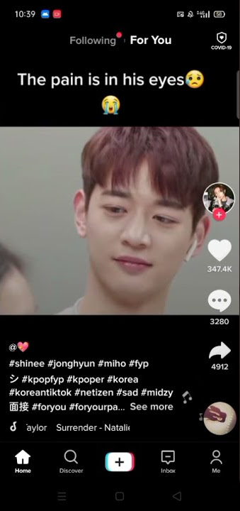 shinee Minho explaining to a kid whos missing 😥