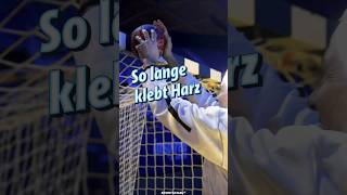 So lange klebt Handball-Harz | Sportschau #shorts