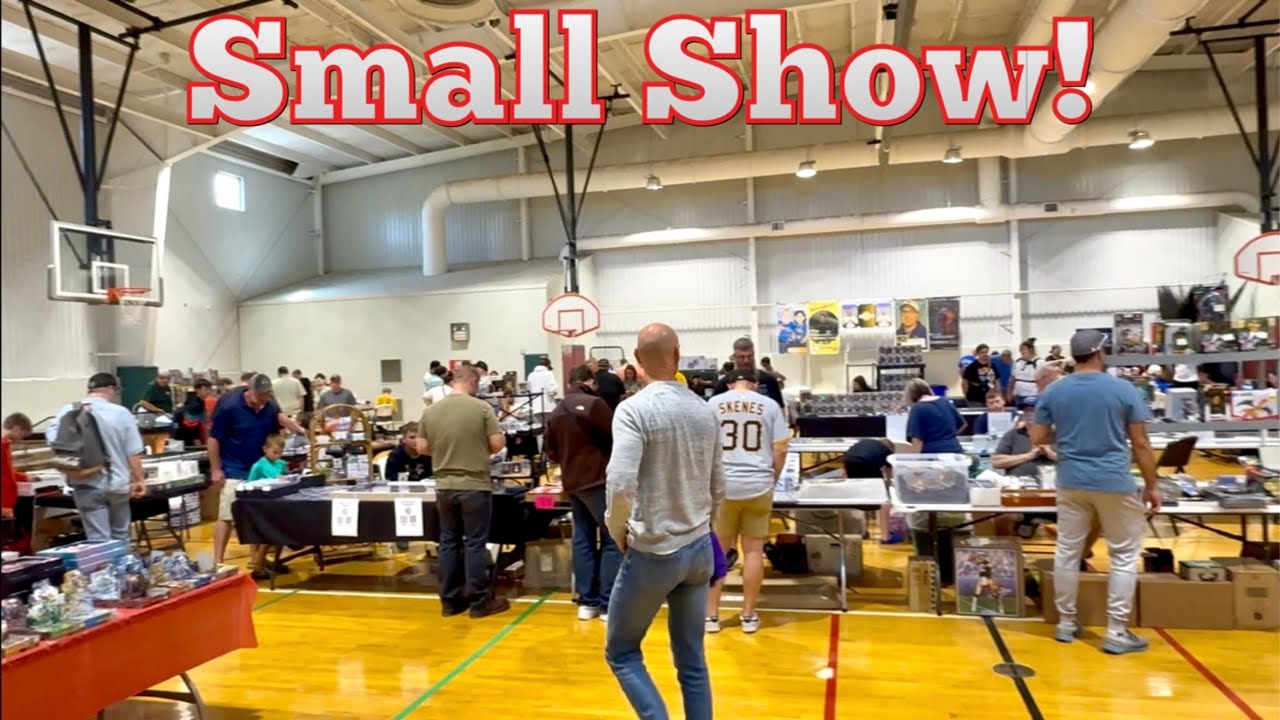 I WENT TO A SMALL CARD SHOW IN A GYM!