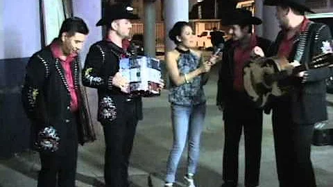 CINDY VALENZUELA Y VOZ DE MANDO
