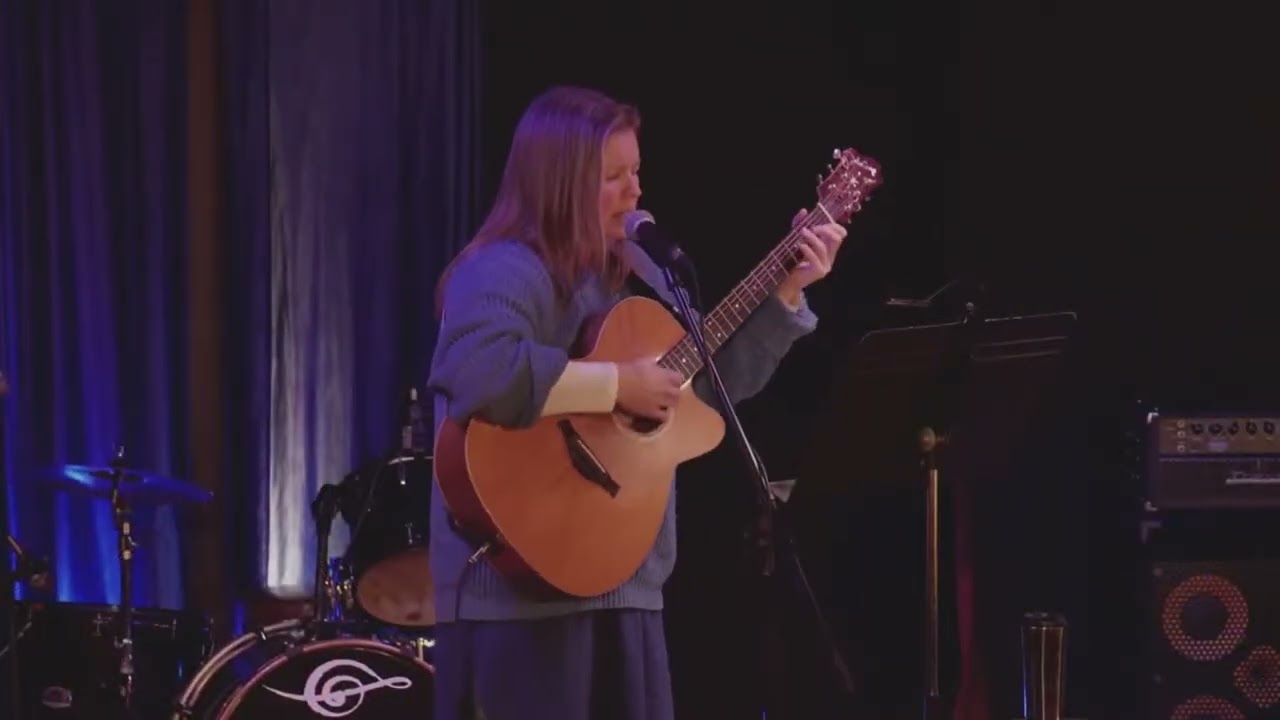 Chandelier – Sia | Live Acoustic Open Mic Cover