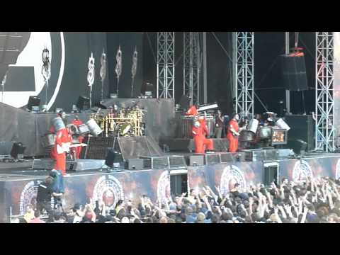 Slipknot live at Sonisphere Basel 24.6.2011 - Sid Wilson jumping off a truck / Audience interaction