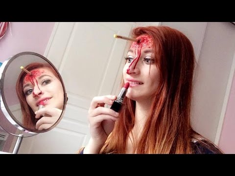 maquillage Halloween en fer barbelé et crayon rouge pour un faux