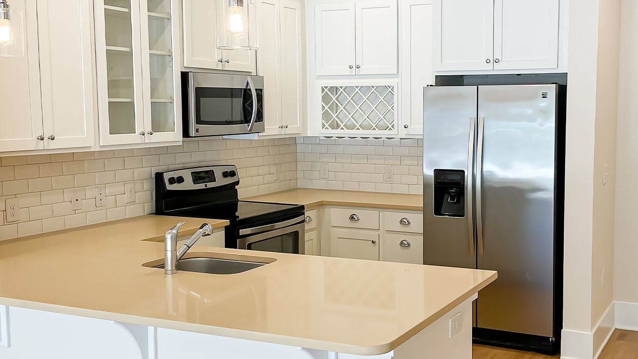 Luxury One Bedroom Apartment in Huntersville, NC Holly Crest (A41