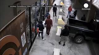 Criminals Looting a gun shop in Houston