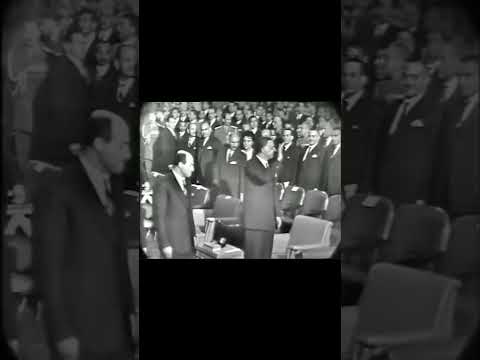 لحظة دخول الرئيس جمال عبد الناصر إلى حفل أم كلثوم عام 1965